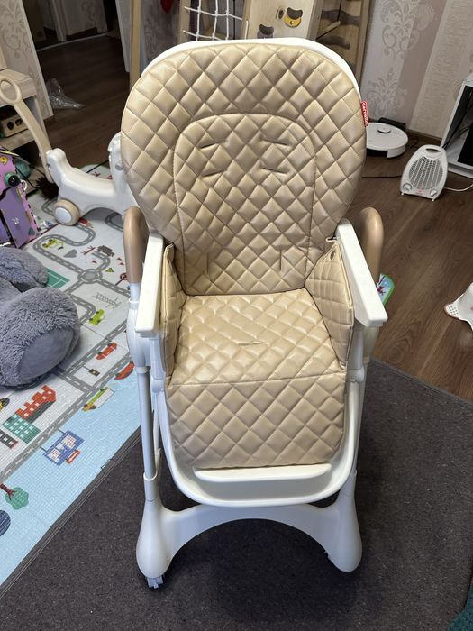 Стульчик для годування Carrello Caramel