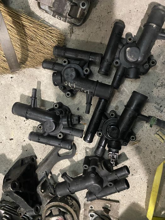 Корпус термостата лагуна трафік мастер еспейс меган 1.9/2.2/2.5