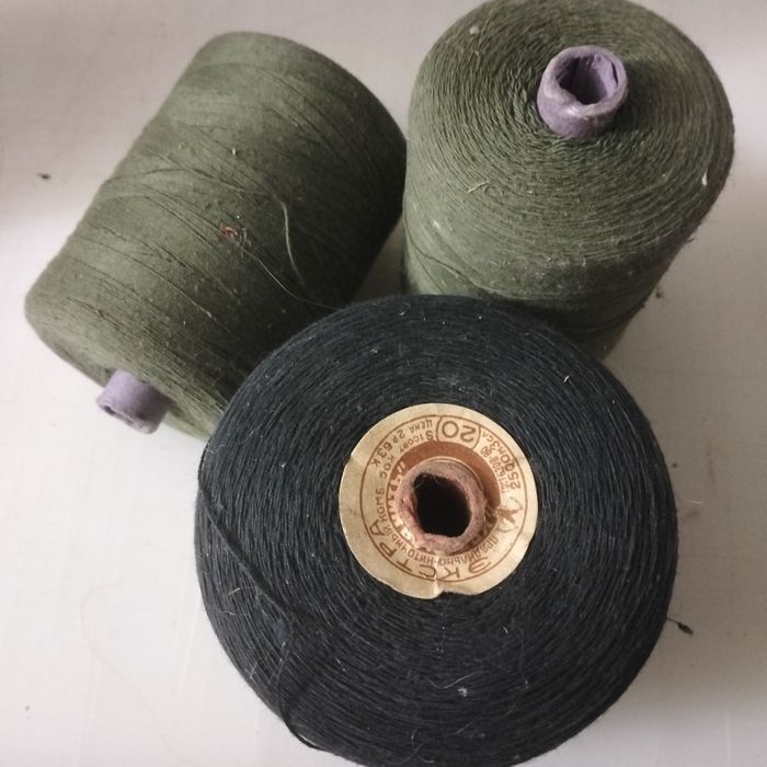 Нитки для швейных машин.