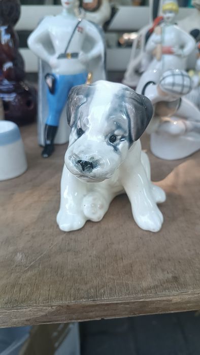 Продам  статуэтки фарфоровые