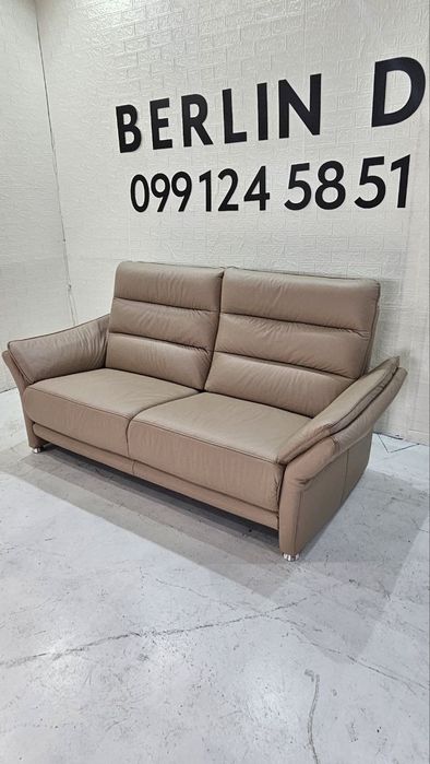 Шкіряний тримісний  диван  бежевий  .  Не  розкладаэться.  Нiмеччина