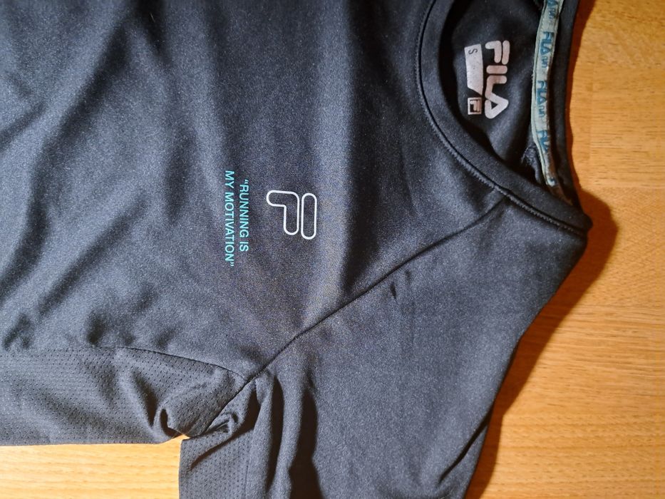 T-shirt de desporto preta FILA tamanho S