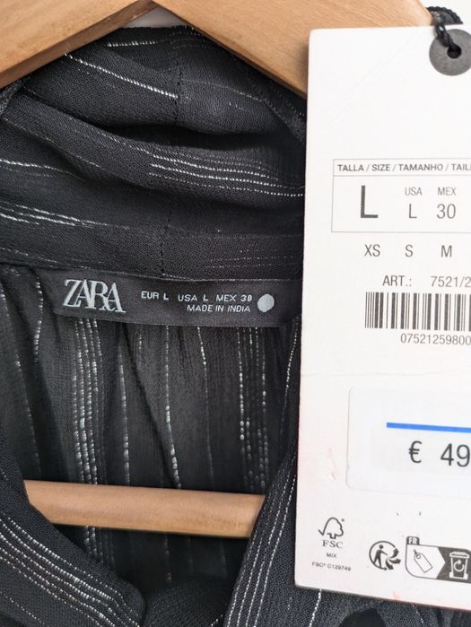 Camisa preta com fio prateado