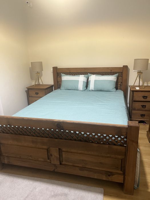 Cama de casal estilo rústico