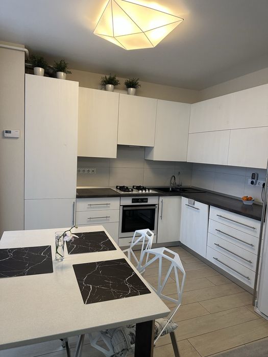 2- к квартира  68 кв м від господаря