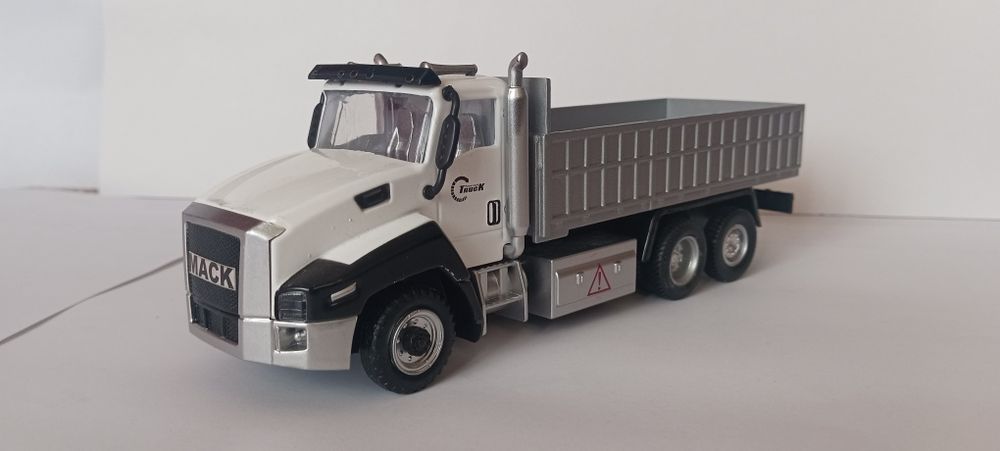 Camiões modificados 1/43