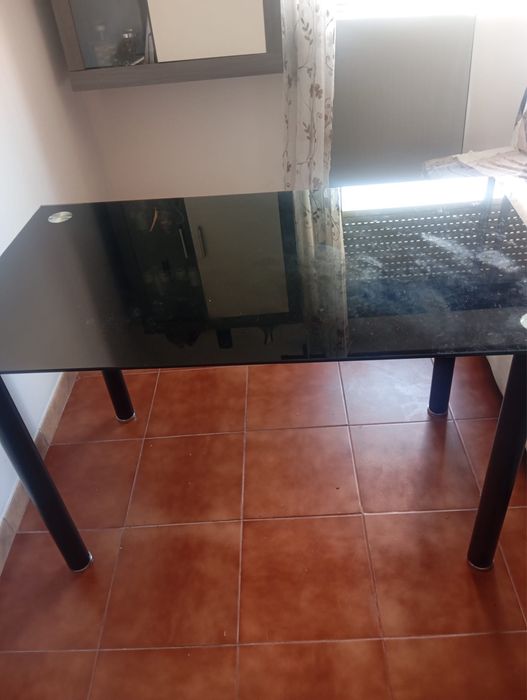 Mesa de vidro preta