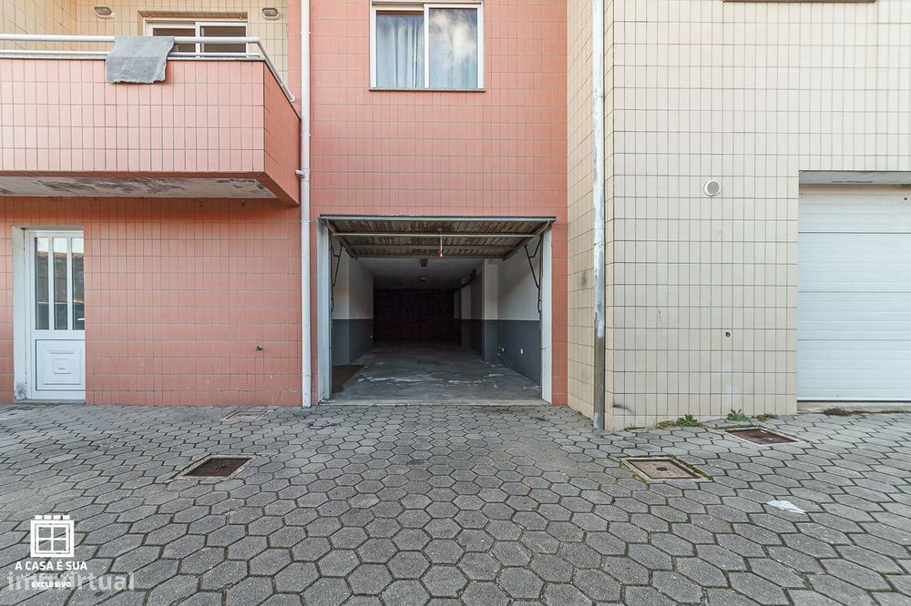 Garagem fechada para 4 viaturas em Gião, S. M. Feira - Exclusivo