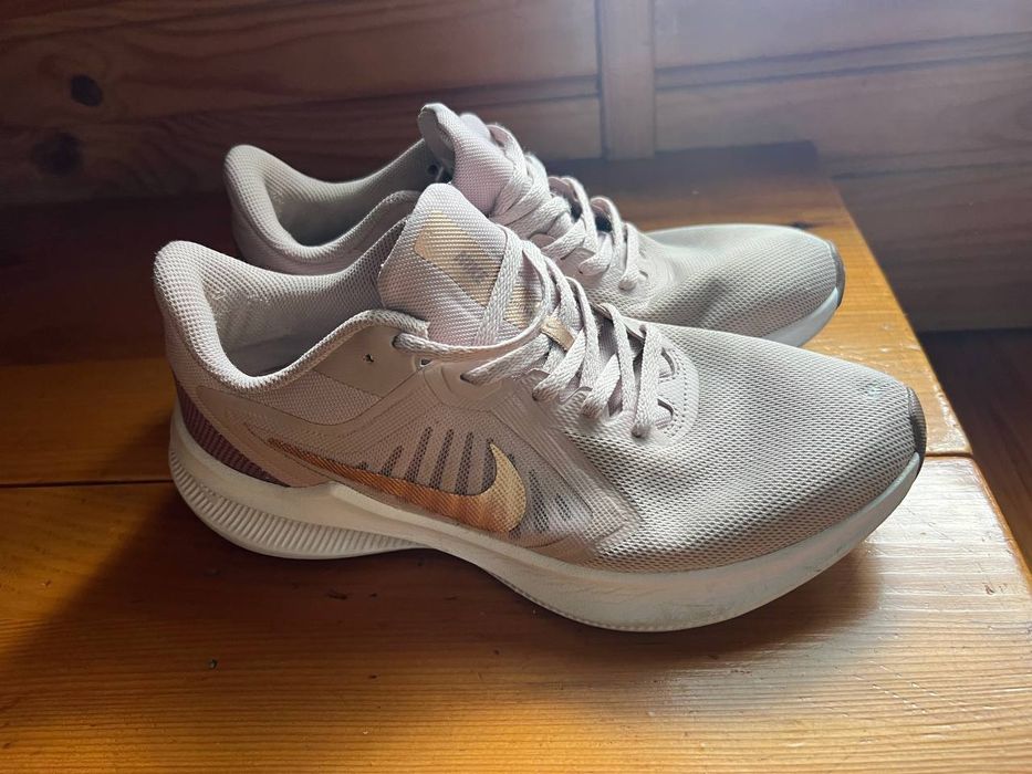 Продаю Nike жіночі