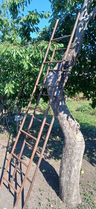 Продам 2 лестници железные