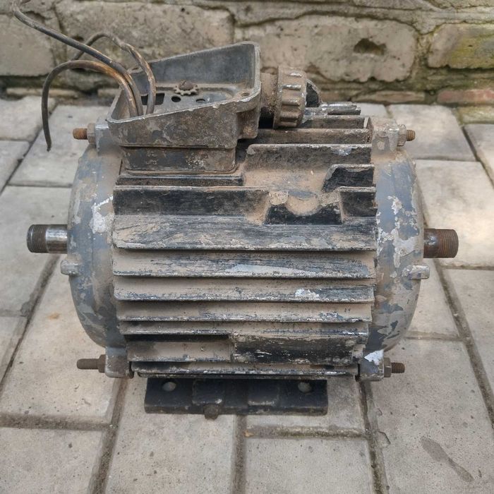 электродвигатель 1.5 кв .