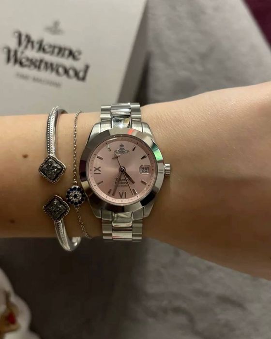 Новий годдиник Vivienne Westwood альтернатива armani