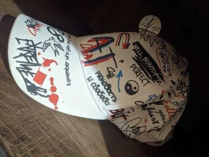 Кепка, стильная с принтом