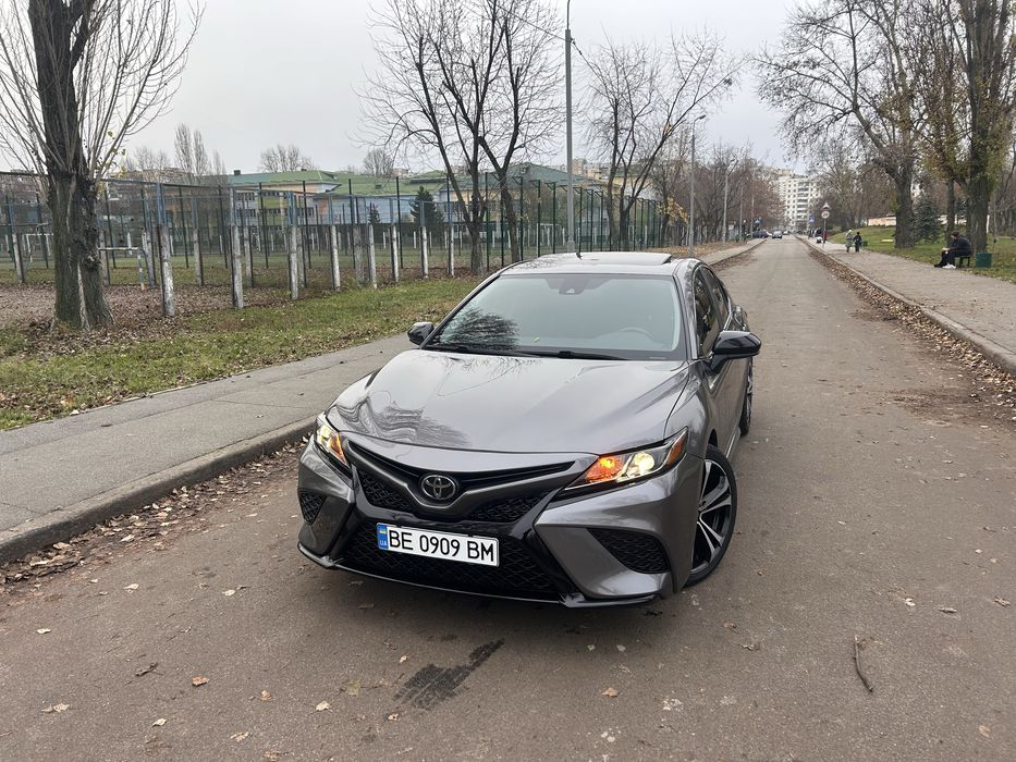 Toyota Camry 70 SE 2019
