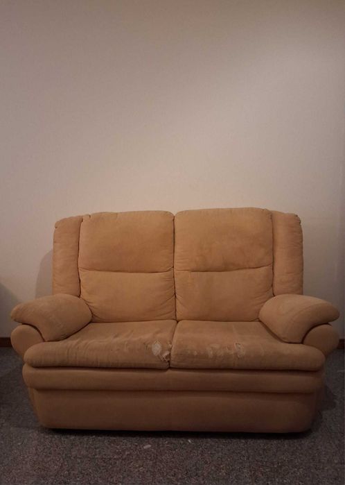 Sofá robusto de 2 lugares