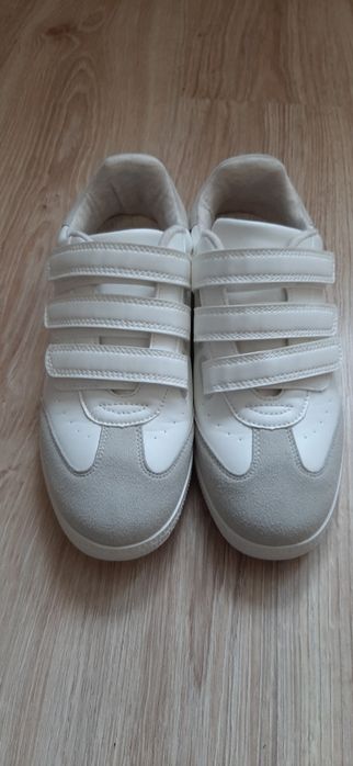 Продам  женские  кроссовки  р.38