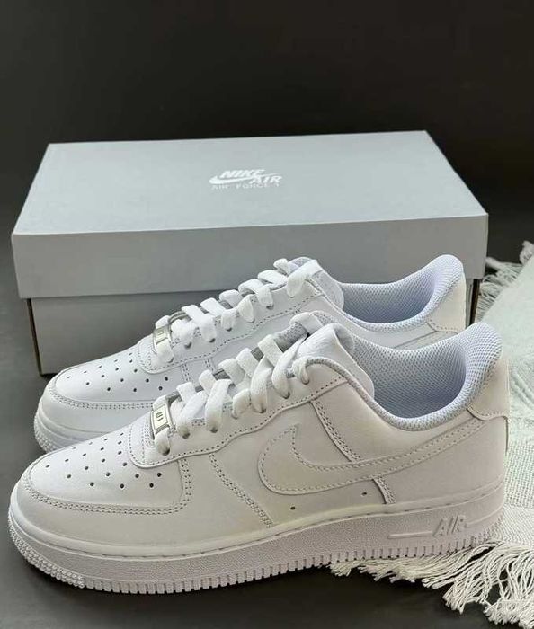 Nike Air Force 1 Low '07 Białe R.38