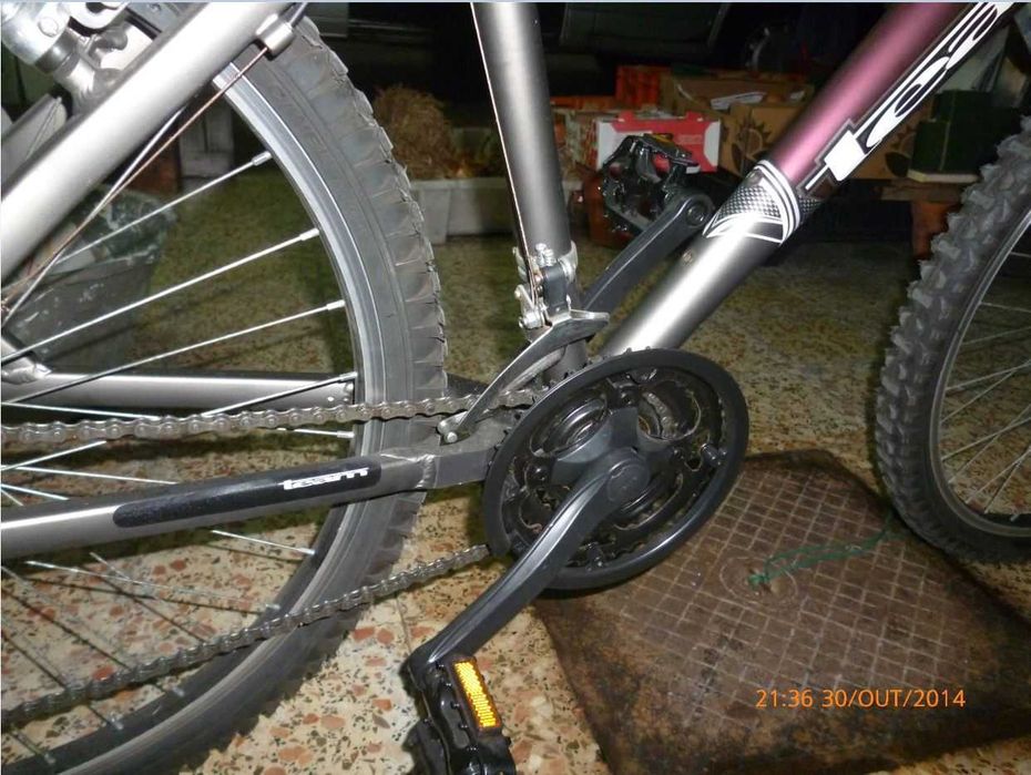 Bicicleta em alumínio. Vendo ou troco por instrumento musical.