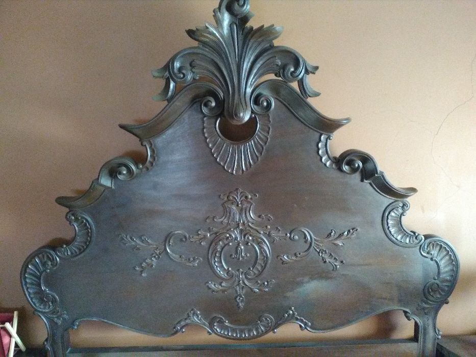 cama de casal antiga em madeira de mogno