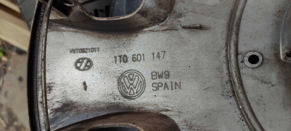 Ковпак колісного диска VOLKSWAGEN Touran Фольксваген Туран 1TO601147