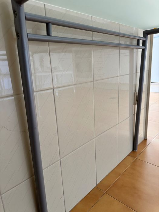 Mesa de cozinha com tampo em vidro