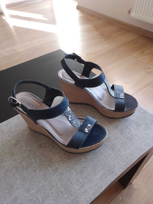 Sandały na koturnie Lasocki 37