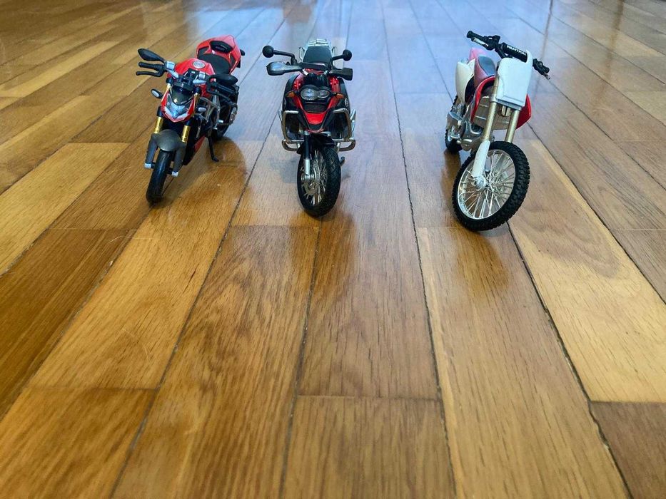 Lote 3 motas miniatura Maisto — Honda CRF, BMW GS e Ducati | modelos à escala