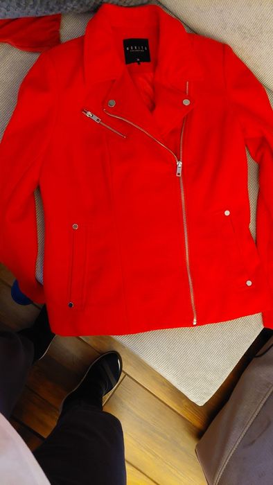 Kurtka krótka piękna czerwień