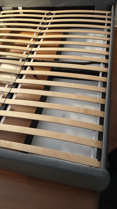 Cama IKEA Hauga estofada com cabeceira e dois gavetões (opcional)