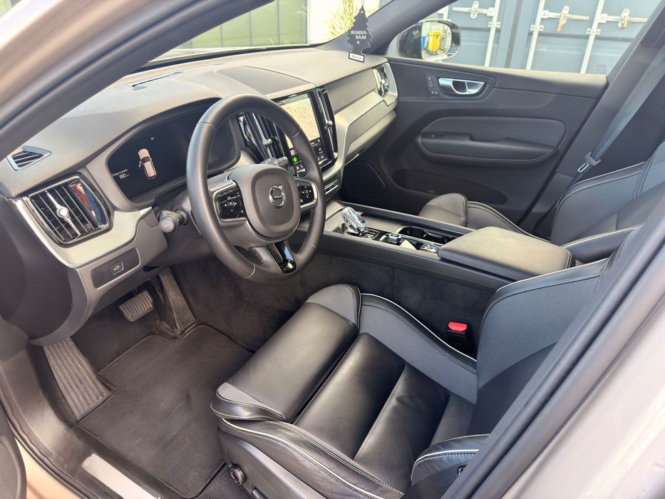 Wynajem Luksusowe VOLVO XC60 B5 AWD 2024r 2.0 Benzyna 250KM 4x4
