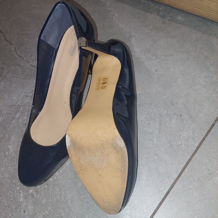 Dunnes stores. Czółenka na obcasie, granatowe, lakierowane.