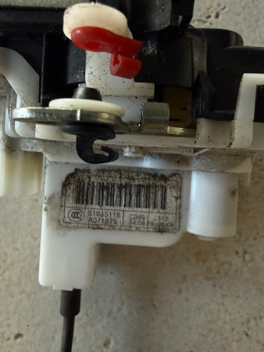 Fecho de porta frente esquerdo fiat 500, 2012