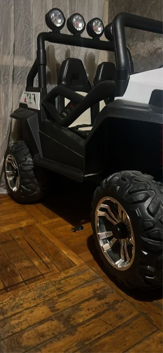 Машина отличном состоянии езда два чеса. Приходите  смотрите звоните..