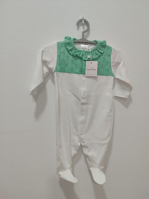 Babygrow com bordado inglês