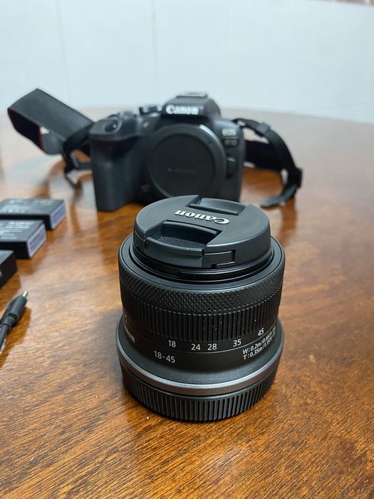 Camera Canon EOS R10