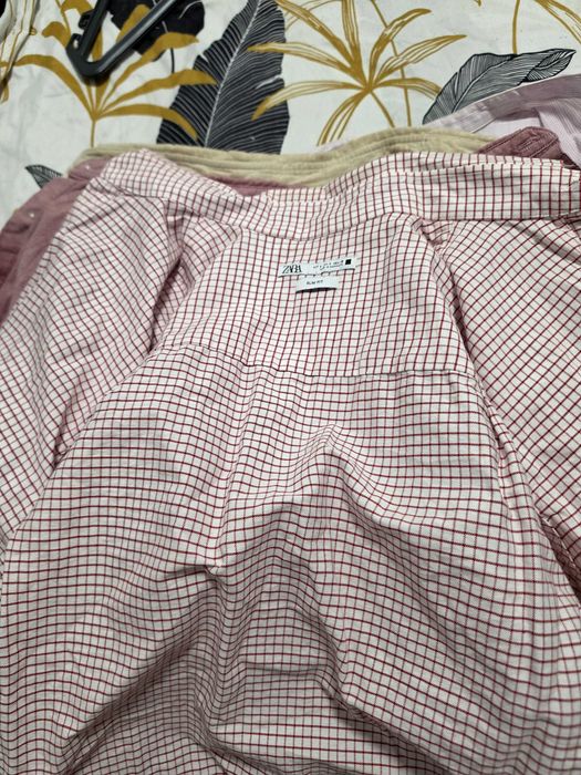 Várias camisas em bom estado S e M e calças também