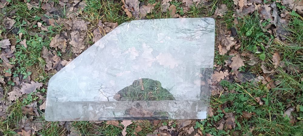 Стекло два шт.ваз 2109