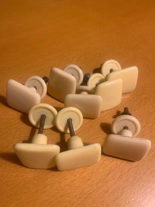 Oryginalne uchwyty do szafek kuchennych lata 60