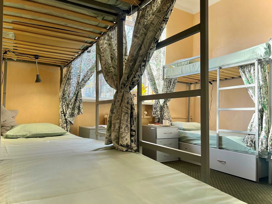 Хостел метро Печерская. Самый центр Киева! Надёжно со светом.