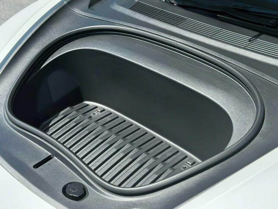 Tesla Model 3      2025