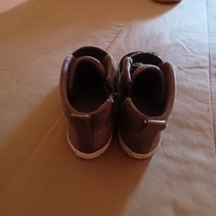 Sapatilha castanha/dourada Geox