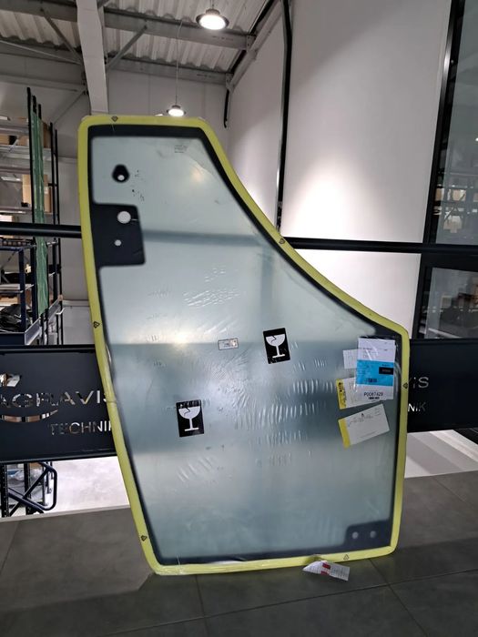 Szyba Drzwi ACV0197420 VALTRA