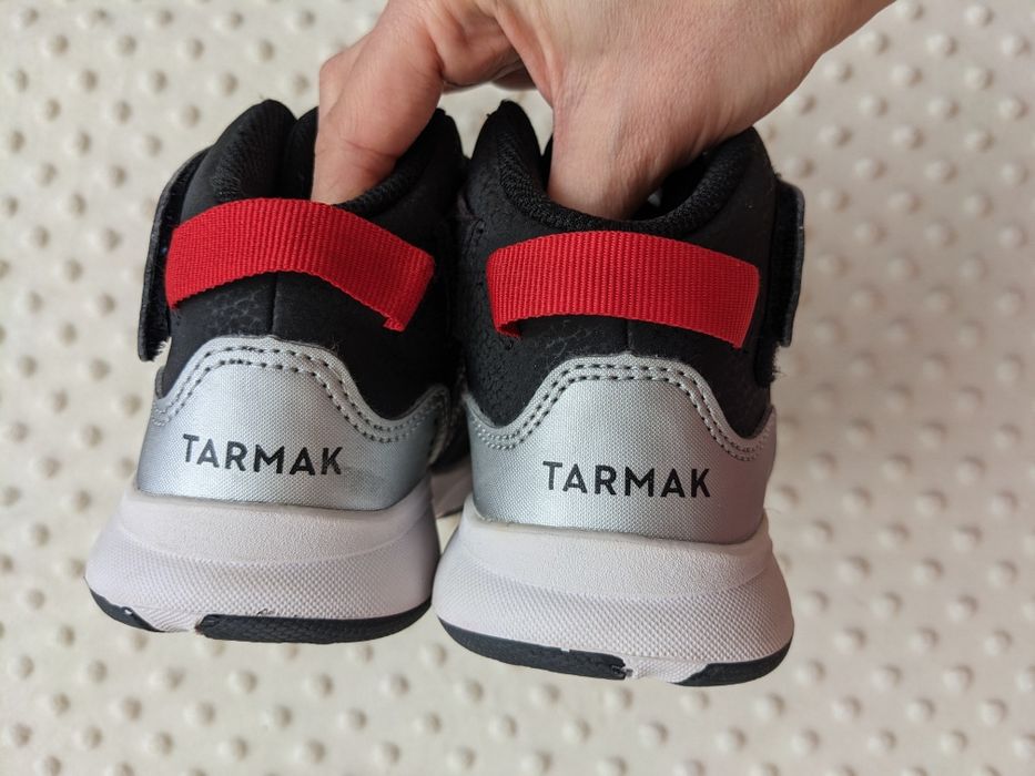 Кроссовки детские черные tarmak 29 размер 18.5 см