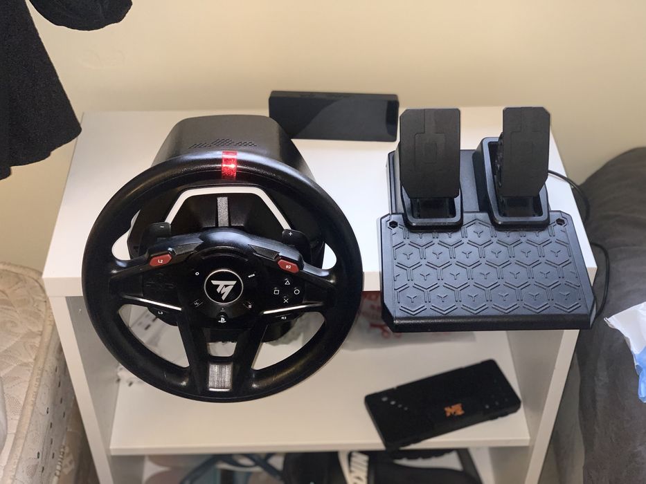Volante + Pedais THRUSTMASTER T128 (PS5/PS4/PC - Preto) novo usado 1 estou a vender porque não tenho mais Pc