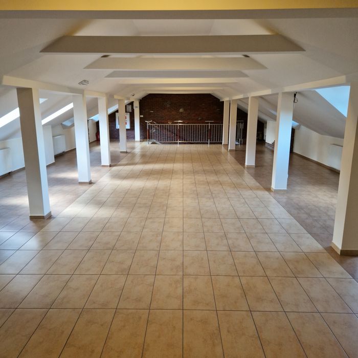Lokal usługowy 550m² w Pszczółkach