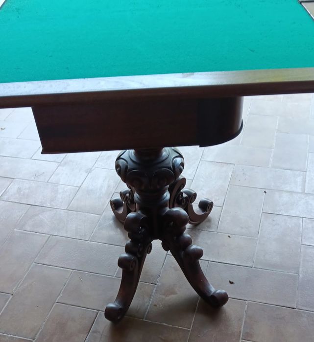 Mesa de jogo pe de galo.