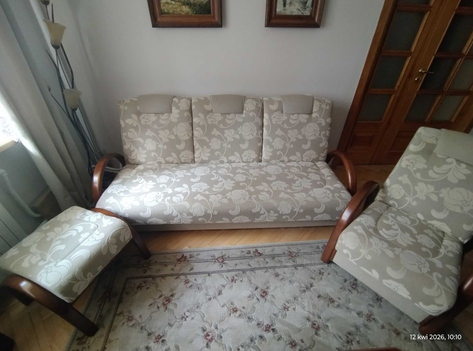 Komplet wypoczynkowy - kanapa (3-os.), fotel, pufa