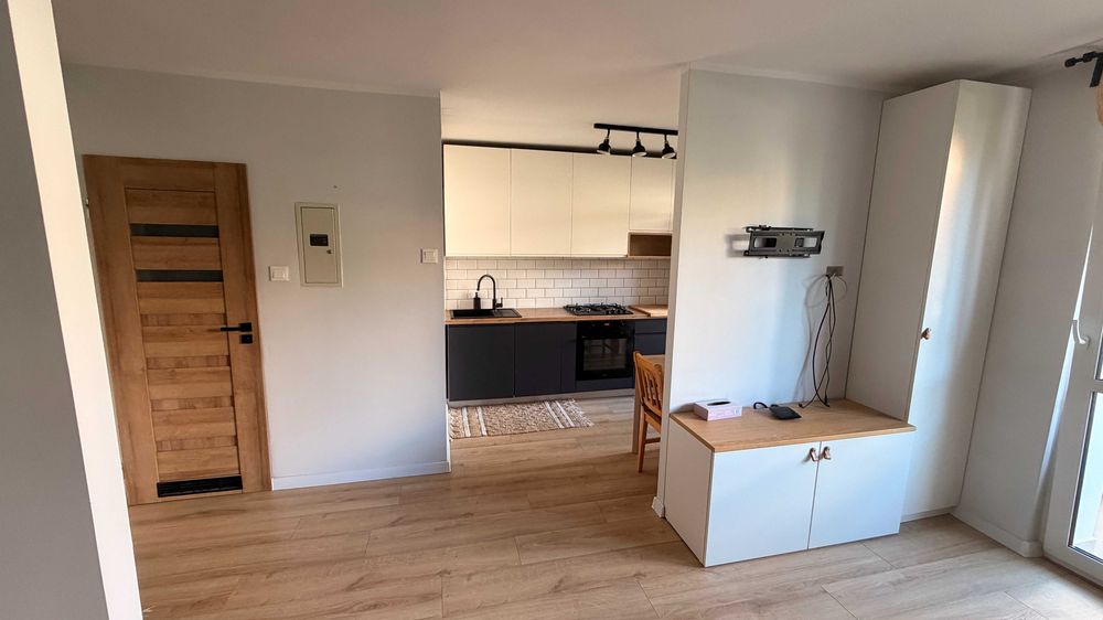 Mieszkanie/kawalerka 33,7 m² | Gotowe do zamieszkania | Świetna lokalizacja – Tychy, ul. Hierowskiego