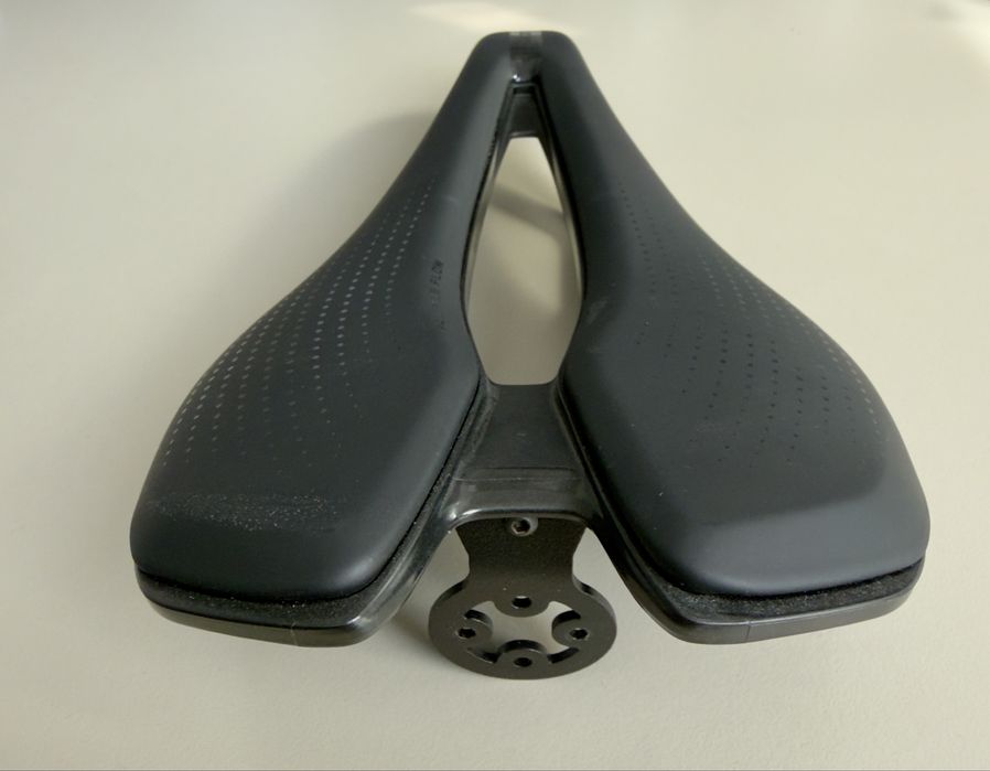 Siodełko Giant Fleet SL + uchwyt Garmin uni clip