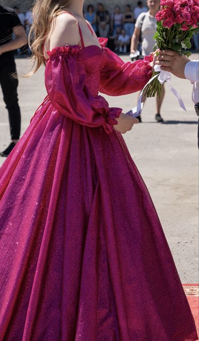 Сяюче плаття для випускного